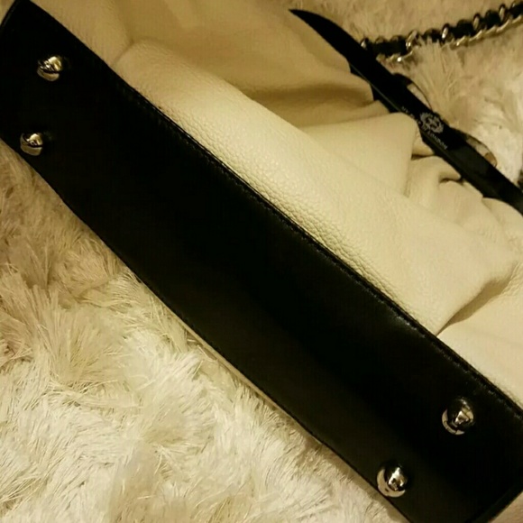 My Flats in London WHO FIXES LOUIS VUITTON PURSES? - Picture 3 of 4